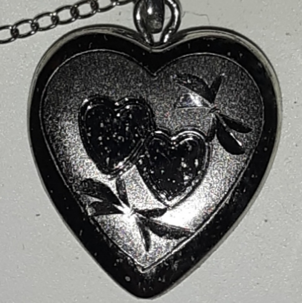 Beautiful Heart Locket ♡ Please See Pictures ♡